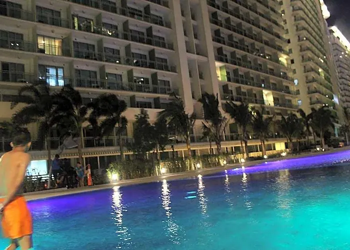 Azure C4 Beachpool Balcony Wifi Multiple Units 4*