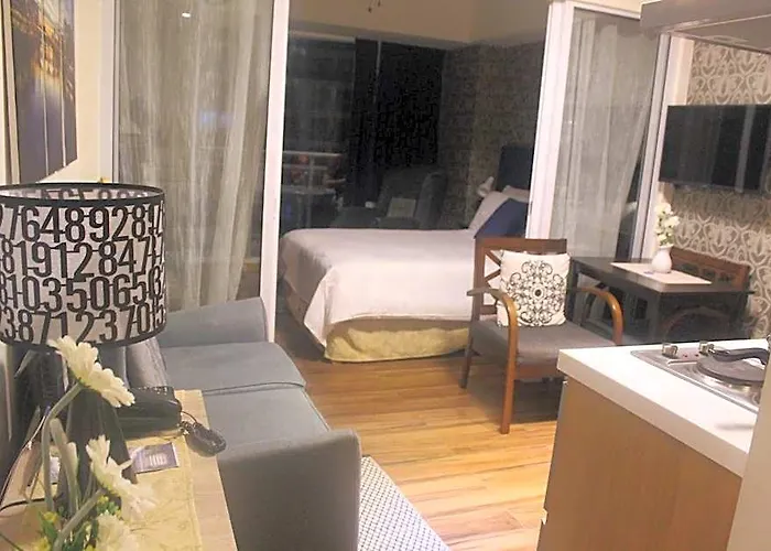 Hotel Azure C4 Beachpool Balcony Wifi Multiple Units Manila
