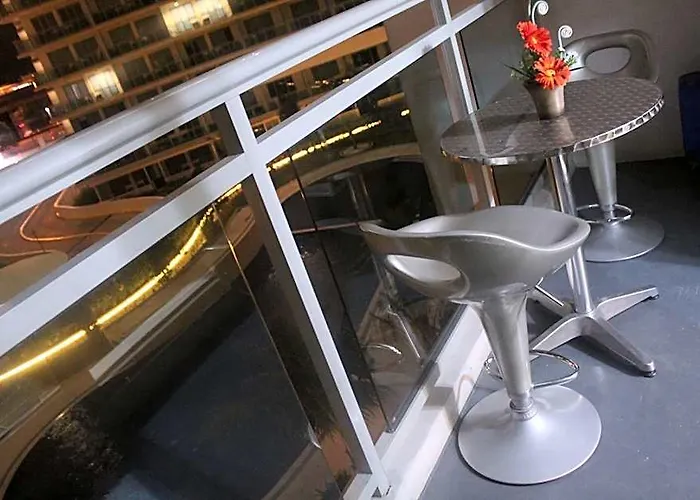 Отель Azure C4 Beachpool Balcony Wifi Multiple Units Манила