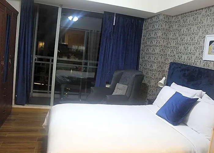 Azure C4 Beachpool Balcony Wifi Multiple Units 4* Manila